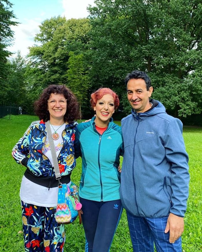 Con i genitori che l’hanno sempre sostenuta nel suo percorso artistico.