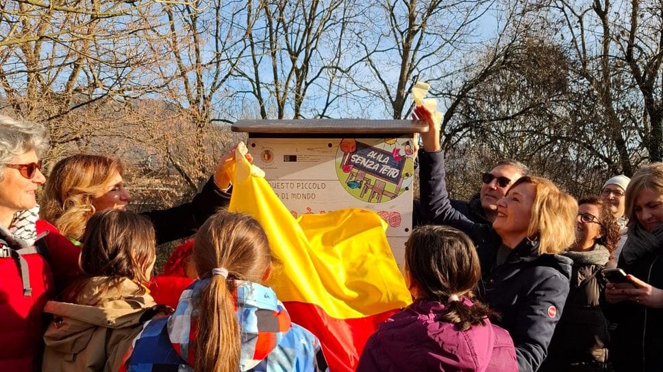 Si scopre la targa del progetto