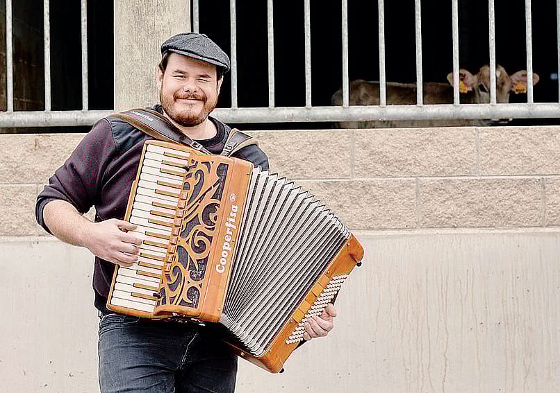 Elio Biffi con la sua fisarmonica