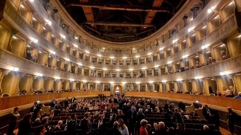 Il Teatro Sociale, in Città Alta a Bergamo, poco prima dell’inizio della cerimonia