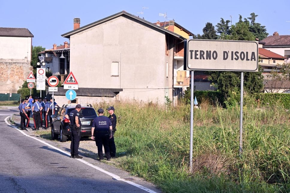 Un momento delle ricerche dell’arma a Terno d’Isola