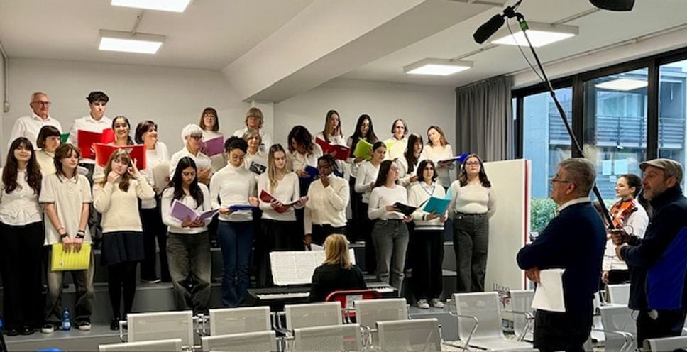 Il coro durante le riprese