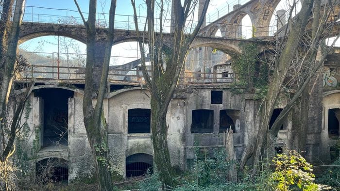 https://storage.ecodibergamo.it/media/photologue/2025/12/17/photos/cache/il-sindaco-di-alzano-basta-video-di-urbex-esempi-negativi_9214f7ba-dac5-11f0-96af-b20115507b17_1920_1080_v3_large_16_9.jpeg
