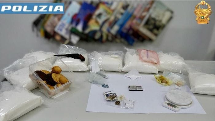 In casa 16kg di ketamina e biscotti al Thc: 26enne arrestato a Brembate Sopra