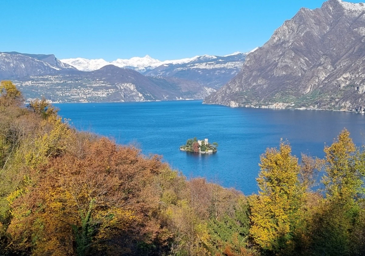 L’isola di Loreto e la Corna dei Trentapassi da Olzano