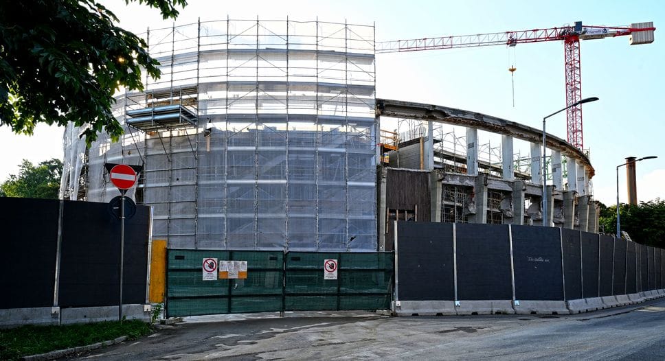 Il cantiere della nuova Gamec all’ex Palazzetto dello Sport di Bergamo. Il Comune vuole rescindere il contratto per ritardi e inadempimenti gravi