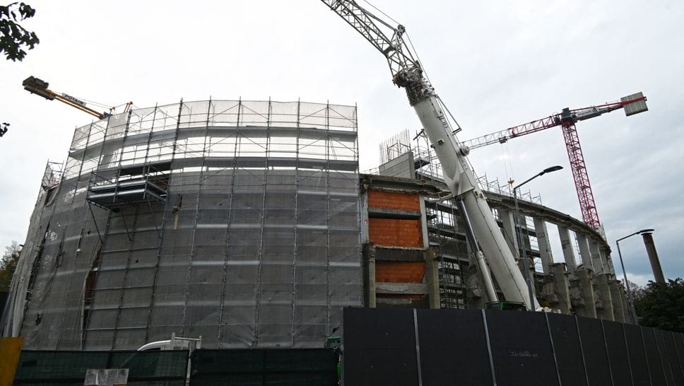 Il cantiere della nuova Gamec all’ex Palazzetto dello Sport di Bergamo. Il Comune vuole rescindere il contratto per ritardi e inadempimenti gravi