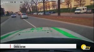 Una folle fuga con l'auto rubata poche ore prima. L'inseguimento della Locale di Romano