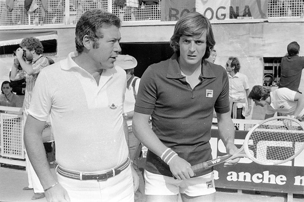 Il tennista Adriano Panatta  in campo con  Nicola Pietrangeli, a sinistra,  durante uno degli incontri della semifinale di Coppa Davis Italia - Australia, Roma, 24 settembre 1976.