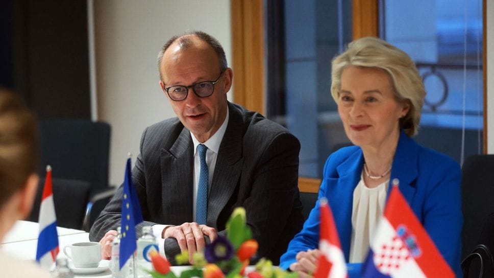 Il cancelliere tedesco Merz e la presidente della Commissione Ue von der Leyen