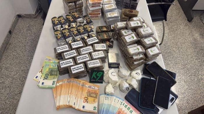 blitz antispaccio della polizia denunciati i titolari di tre cannabis shop video