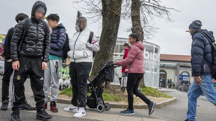 baby gang a bergamo il 19enne accusato di 2 rapine fondamentale chiamare subito il 112