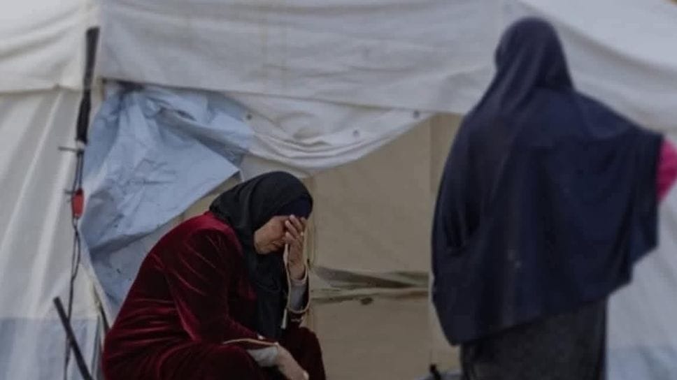 Una tenda allagata in seguito alla tempesta che si è abbattuta sulla Striscia di Gaza