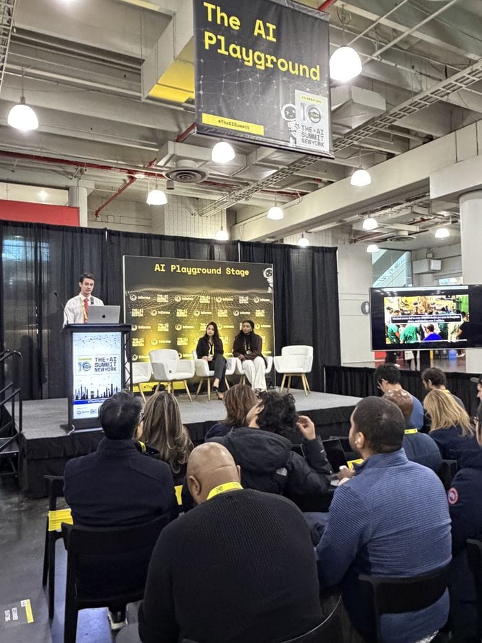 Durante il discorso all’AI Summit del 10 e 11 dicembre