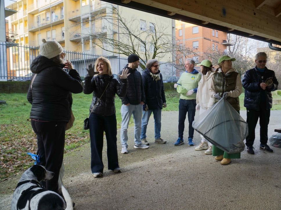 Alcuni momenti della raccolta di rifiuti di «Plastic free»