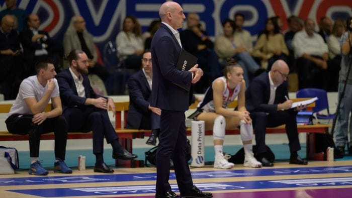 volley bergamo clamoroso epilogo accordo con il club via coach parisi