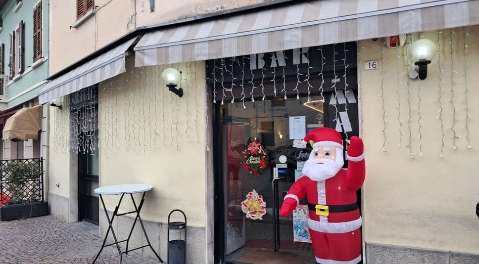 Il bar Magic di Caravaggio: furto di bottiglie di vino e spumante e svuotata la cassa