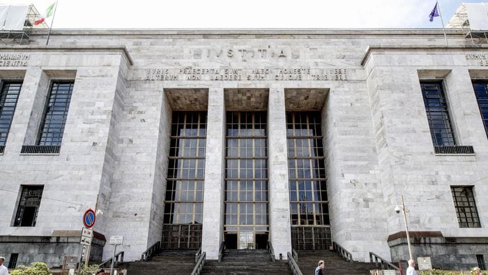 aggredito e rapinato 15enne a milano mercoled236 i minorenni davanti al gip