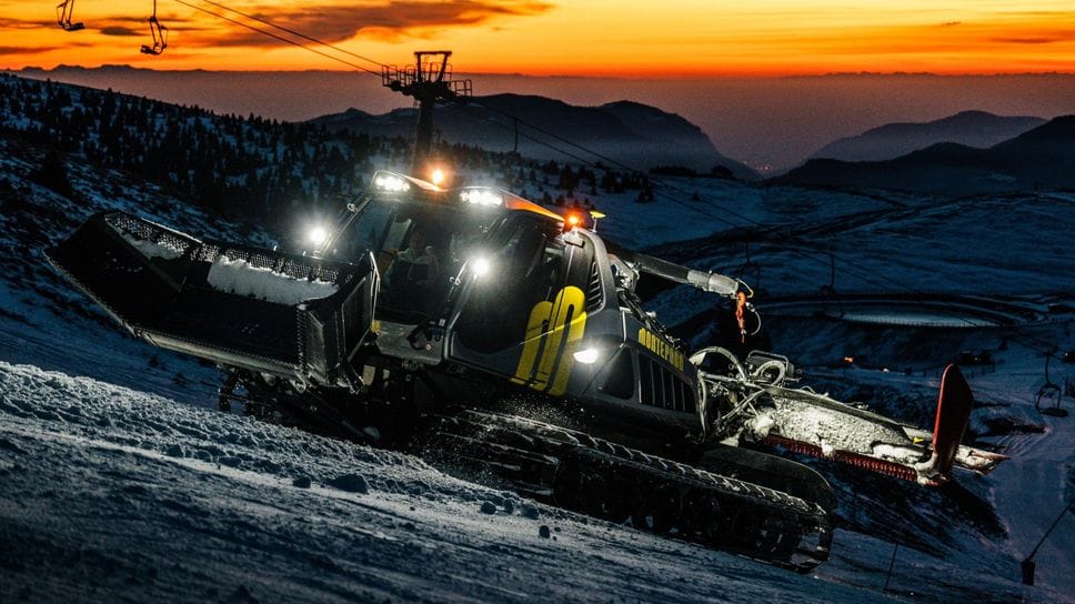 Di notte si battono le piste, che diventano area di cantiere