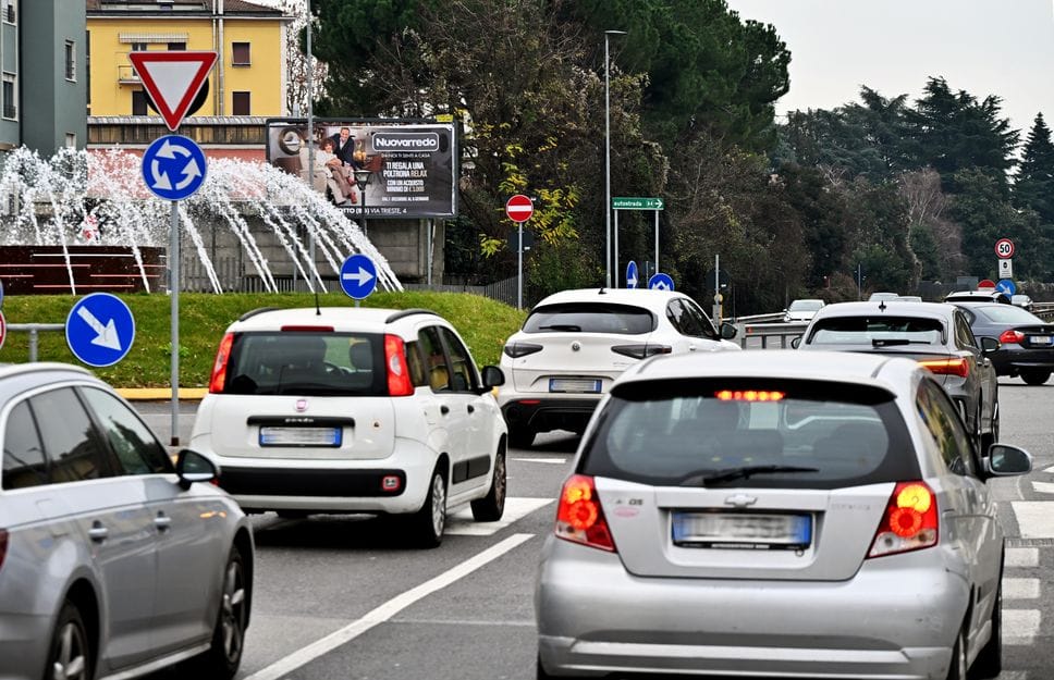 Il traffico in via Autostrada