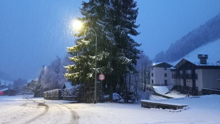 https://storage.ecodibergamo.it/media/photologue/2025/12/24/photos/cache/vigilia-di-natale-con-la-neve-in-alta-valle-lizzola-imbiancata-foto_a8227cd2-e0f4-11f0-b35f-d438dca059fd_1920_1080_v3_large_16_9.jpeg
