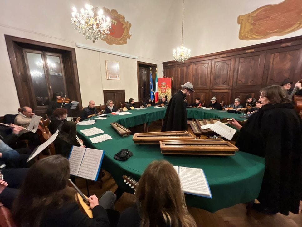 La tappa dei suonatori nel Salone della Valle