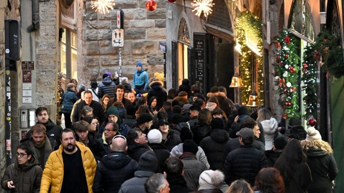 folla in citt224 per santo stefano tra mercatini piste di pattinaggio e musei aperti