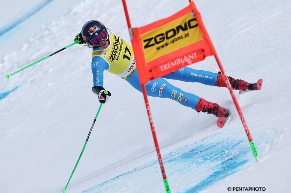 Sofia Goggia, in azione nel secondo gigante di Mont-Tremblant in Canada