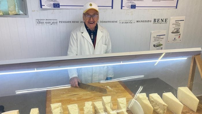 pontirolo con i suoi formaggi nonno giuseppe a 96 anni 232 star social