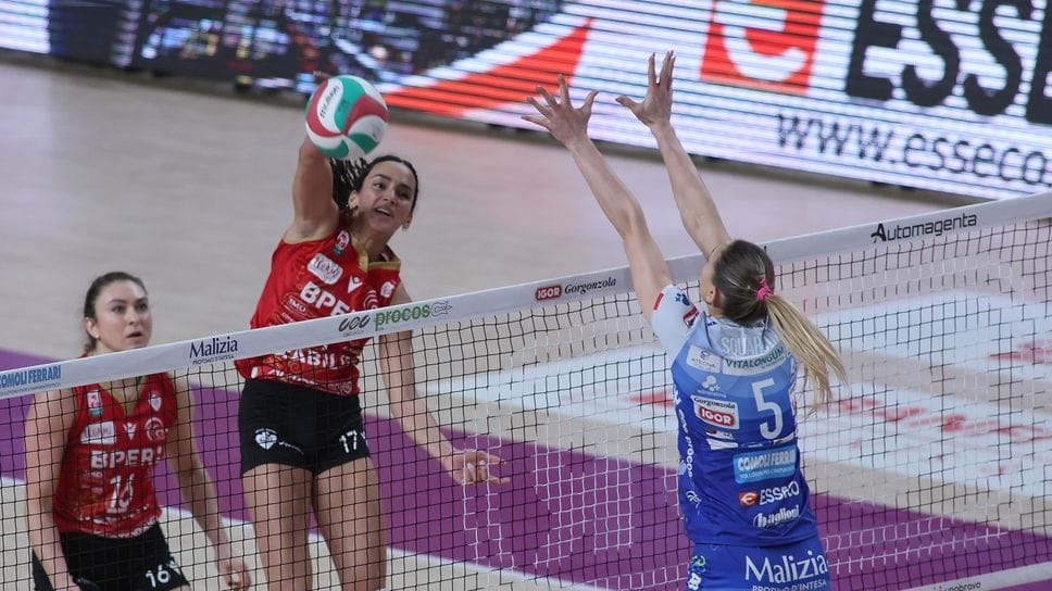 Denise Meli in azione nel match di Santo Stefano contro Novara, perso al tie-break dopo un’ottima prestazione. Martedì 30 in Coppa Italia il test Conegliano