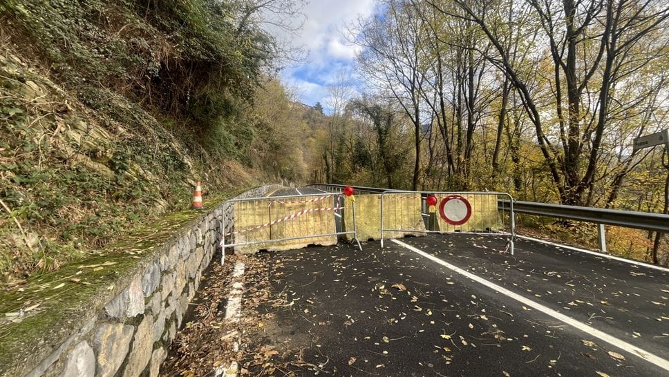 La strada di Ubiale-Clanezzo chiusa per una frana dal 16 novembre scorso. La Regione stanzierà 180mila euro dal Fondo d’emergenza per cominciare subito i lavori di ripristino