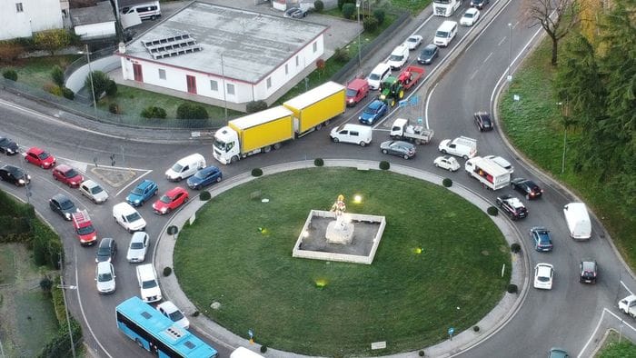 valle brembana viabilit224 al collasso subito interventi per ridurre le code