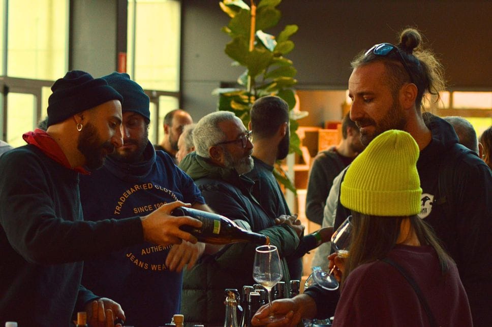 Alcuni momenti della passata edizione di «Vite in libertà» la fiera dei piccoli vignaioli indipendenti che si svolge al Bopo di Ponteranica il 13 e il 14 dicembre