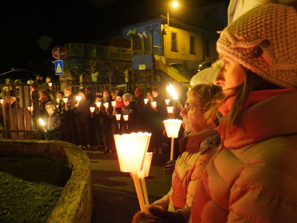 Una fiaccolata in memoria di Pamela Genini uccisa dal compagno a Milano il 24 ottobre 2025
