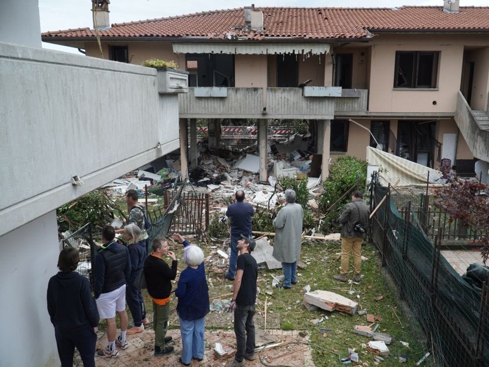 L’abitazione di Bagnatica sventrata dall’esplosione