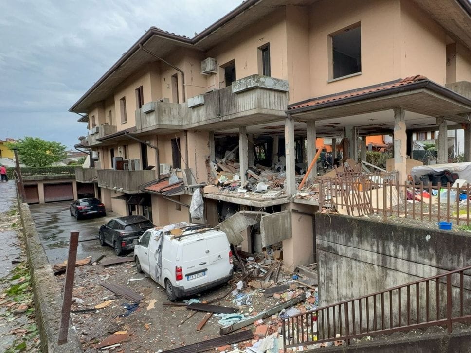 L’abitazione di Bagnatica sventrata dall’esplosione