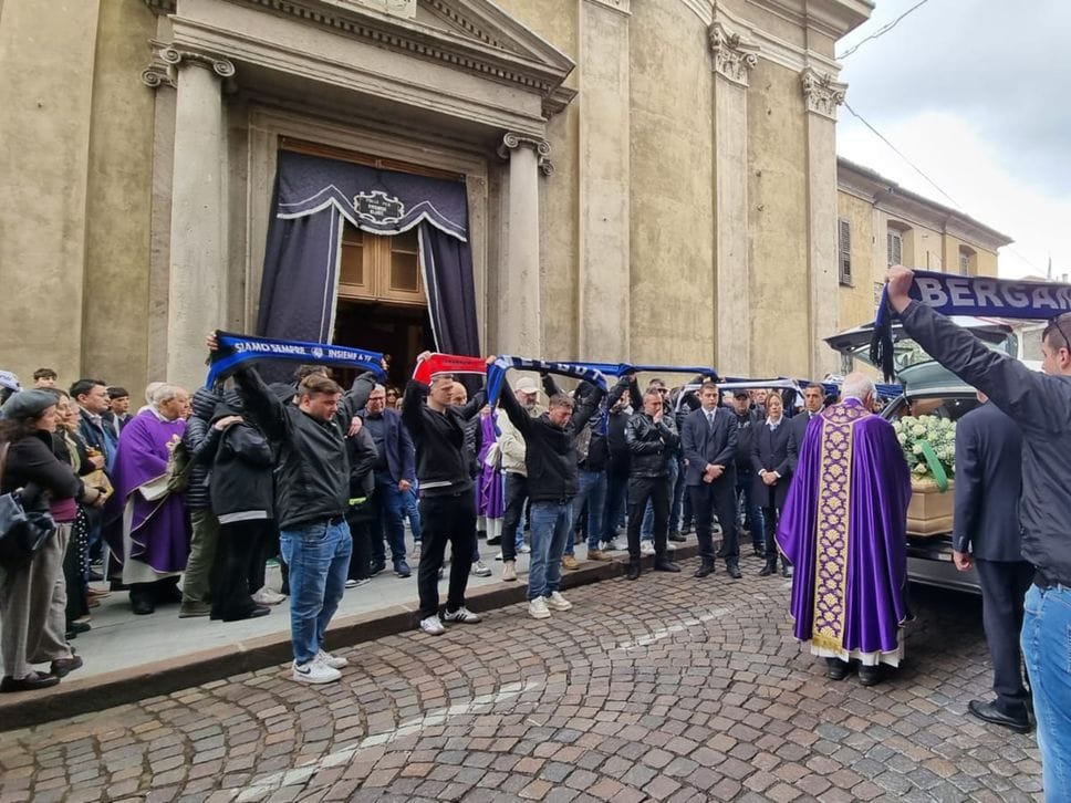 Un momento dei funerali di Riccardo Claris in Borgo Santa Caterina