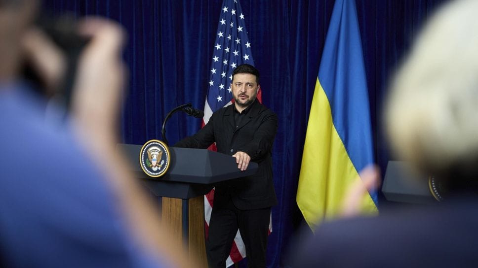 Il presidente ucraino Volodymyr Zelensky è impegnato in un durissimo negoziato per la pace