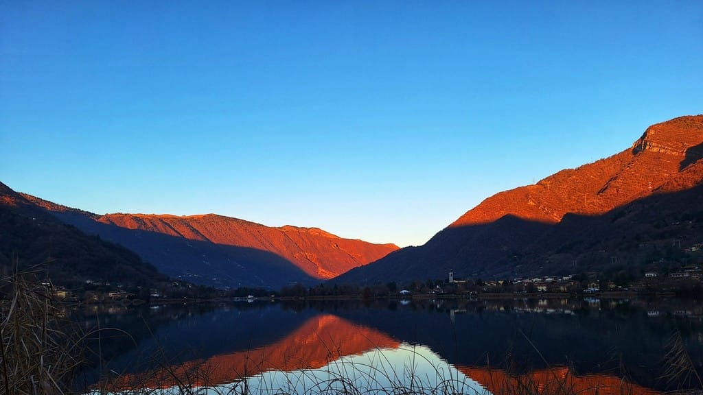 Tramonto sul lago