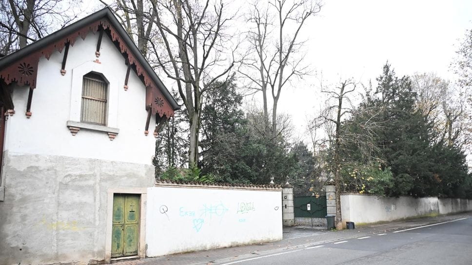 L’ingresso della villa a Treviglio