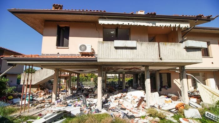 esplosione a bagnatica archiviata l8217inchiesta il sindaco inquilini senza colpe