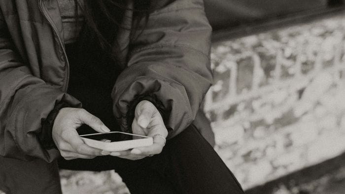 Messaggio disperato sui social: ragazza salvata in extremis dalla Polizia