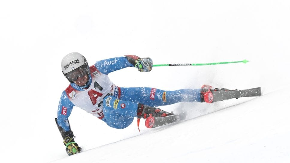 Filippo Della Vite, 24 anni, poliziotto di Ponteranica, qui in azione nel primo gigante stagionale a Soelden. Domenica 7 cerca il riscatto a Beaver Creek