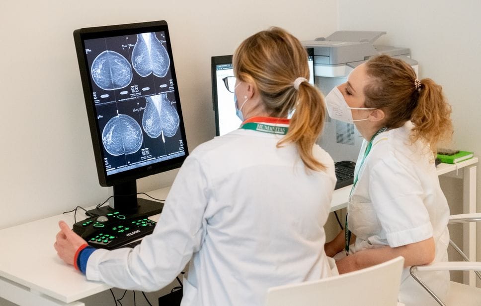 Controlli a monitor dopo la mammografia