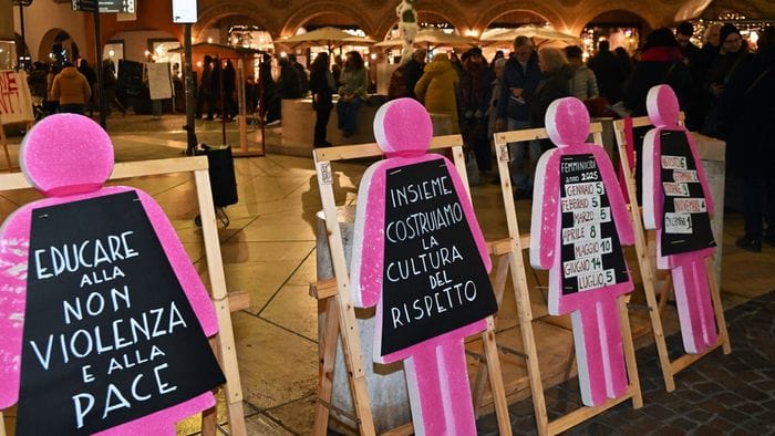 Contro la violenza di genere, nuovo presidio: «Dobbiamo essere parte attiva del bene»   video