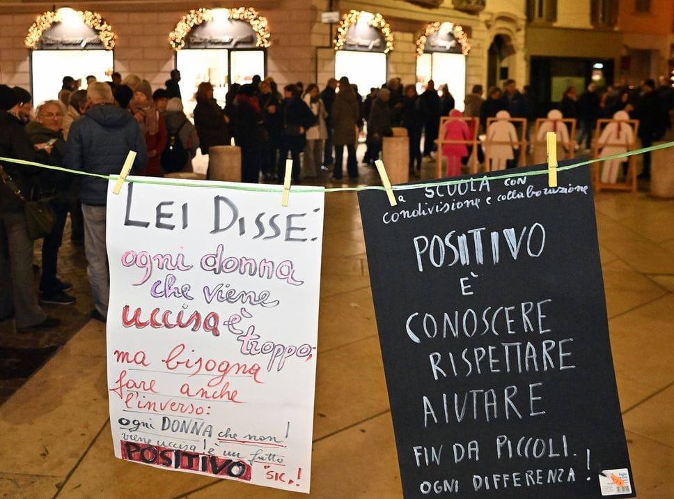 I cartelloni al presidio in largo Rezzara