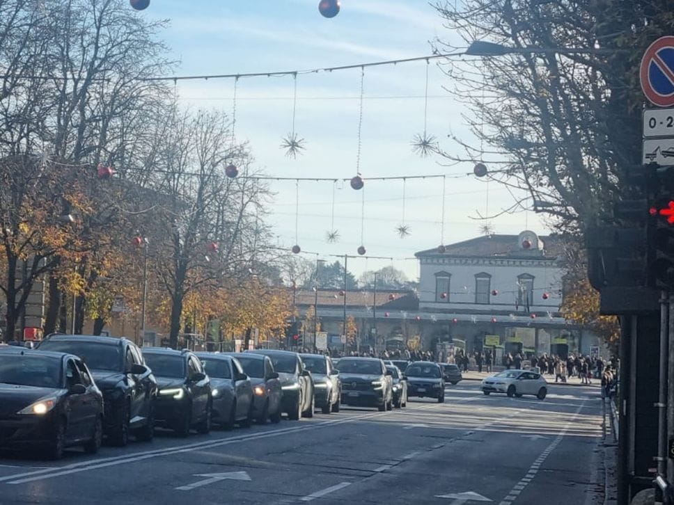 Coda verso il centro lungo viale Papa Giovanni XXIII
