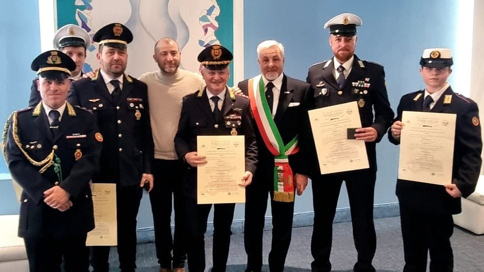 Da sinistra, Michele Maltese, Marco Dolazza, Franco Somma, il segretario provinciale Giovanni Novali, Antonello Pizzaballa, il consigliere comunale di Dalmine Mirko Rossi, Fausto Gastoldi e Francesca Pagano