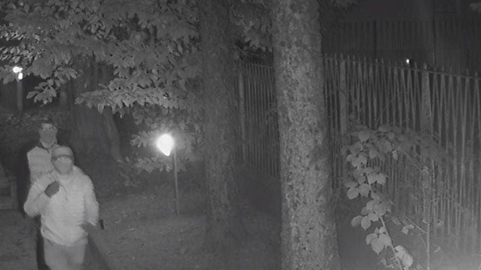 I due ladri a villa Belotti ripresi dalle telecamere sabato sera