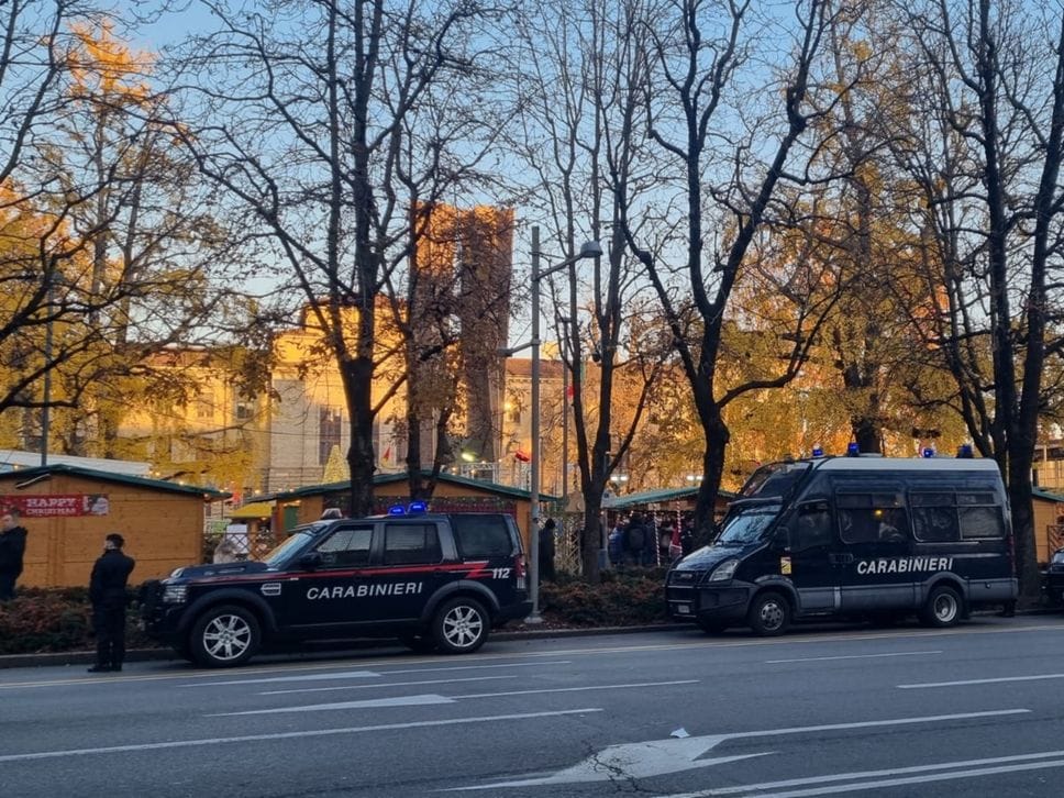 Le forze dell’ordine al meeting point di piazzale Alpini dove si radunano i tifosi inglesi